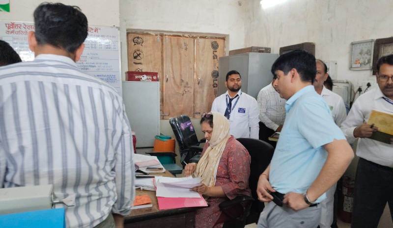 कन्नौज : डीआरएम के रेलवे स्टेशन निरीक्षण से मचा हड़कंप
