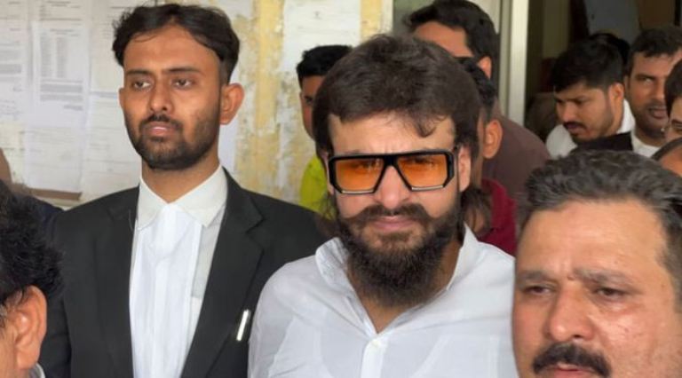 इलाहाबाद हाईकोर्ट से मुख्तार अंसारी के बेटे अब्बास अंसारी को बड़ी राहत, बहाल हो सकती है विधायकी