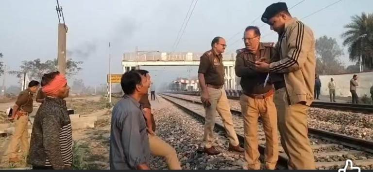 अज्ञात युवक की ट्रेन से कटकर मौत