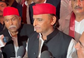 अखिलेश यादव पहुंचे कासगंज,सपा के पूर्व सांसद देवेन्द्र यादव के गेस्ट हाउस का किया शुभारम्भ
