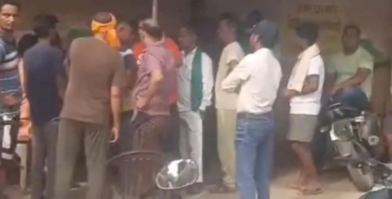 कन्नौज:  स्कूली बच्चों से भरी कार ट्रैक्टर से टकराई