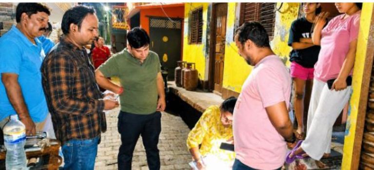 अवैध गैस रिफिलिंग की शिकायत पर पूर्ति विभाग और पुलिस की संयुक्त छापेमारी: नौ सिलेंडर और एक रिफिलर बरामद, मुकदमा दर्ज