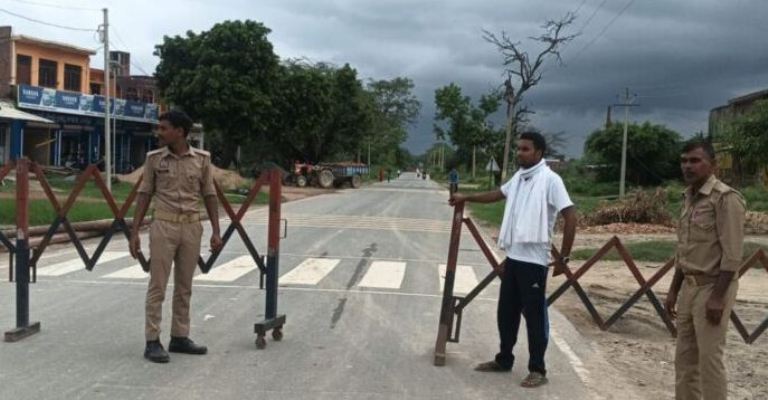 बाढ़ के चलते बदायूं-फर्रूखाबाद मार्ग बंद: चित्रकूट डिप पर तीन फीट पानी