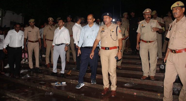  कन्नौज: डीएम – एसपी ने मेंहदीघाट पर जाकर कांवड़ियों की सुरक्षा व्यवस्था परखी
