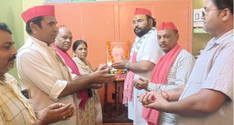 जनेश्वर मिश्र के सिद्धांतों पर चलकर समाजवादी विचारधारा को मजबूत करें कार्यकर्ता