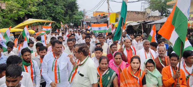 शमशाबाद में पूर्व चेयरमैन विजय गुप्ता के नेतृत्व में हुआ तिरंगा यात्रा का सफल आयोजन